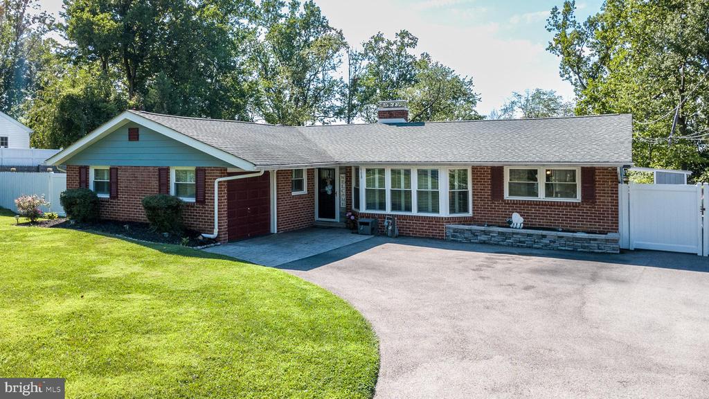 608 ORIOLE LANE