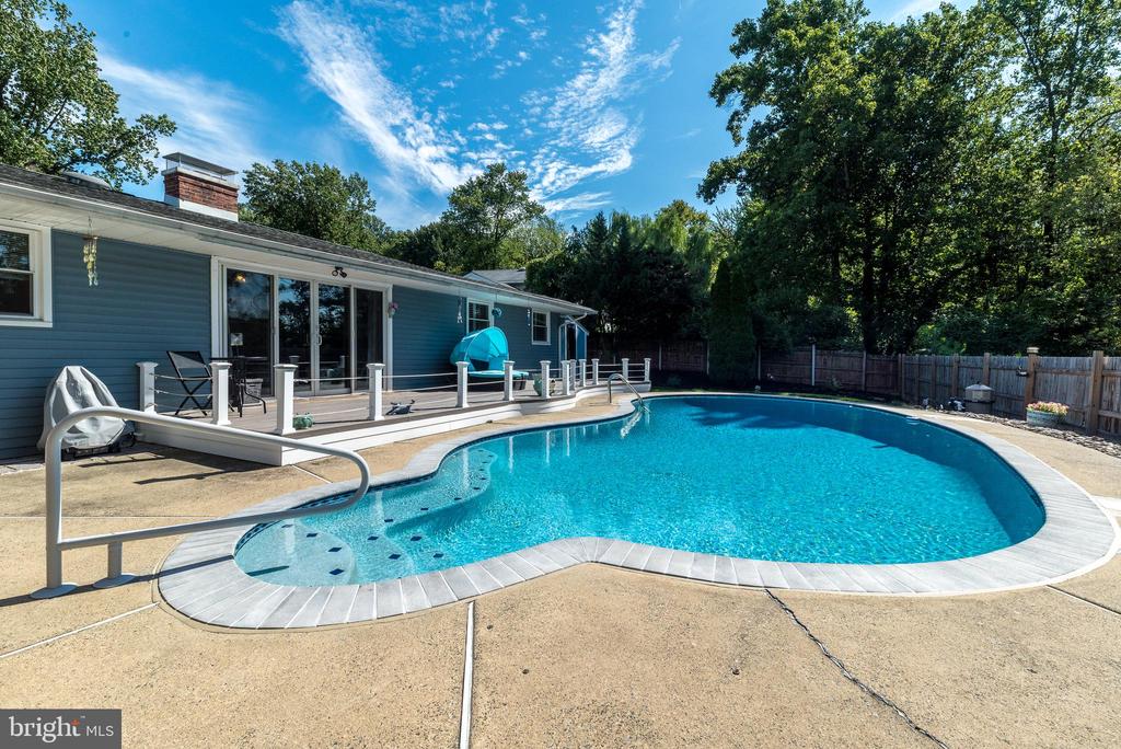 608 ORIOLE LANE