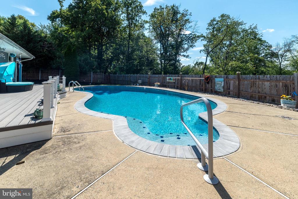 608 ORIOLE LANE