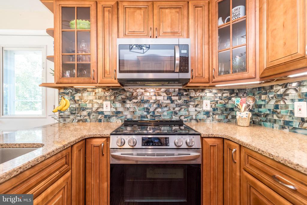 608 ORIOLE LANE