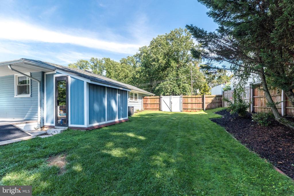 608 ORIOLE LANE
