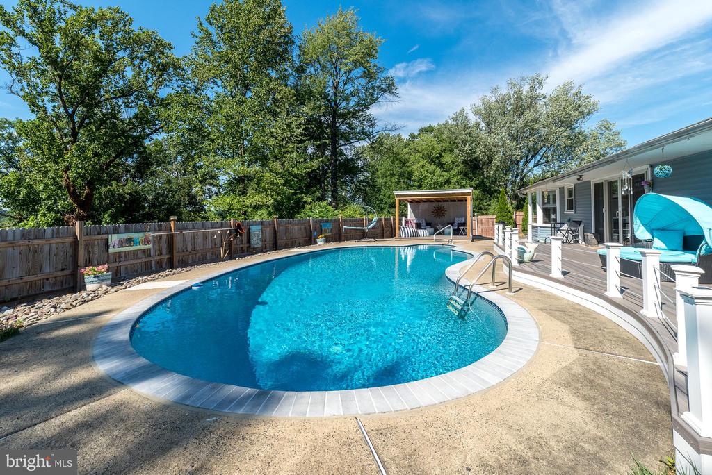 608 ORIOLE LANE