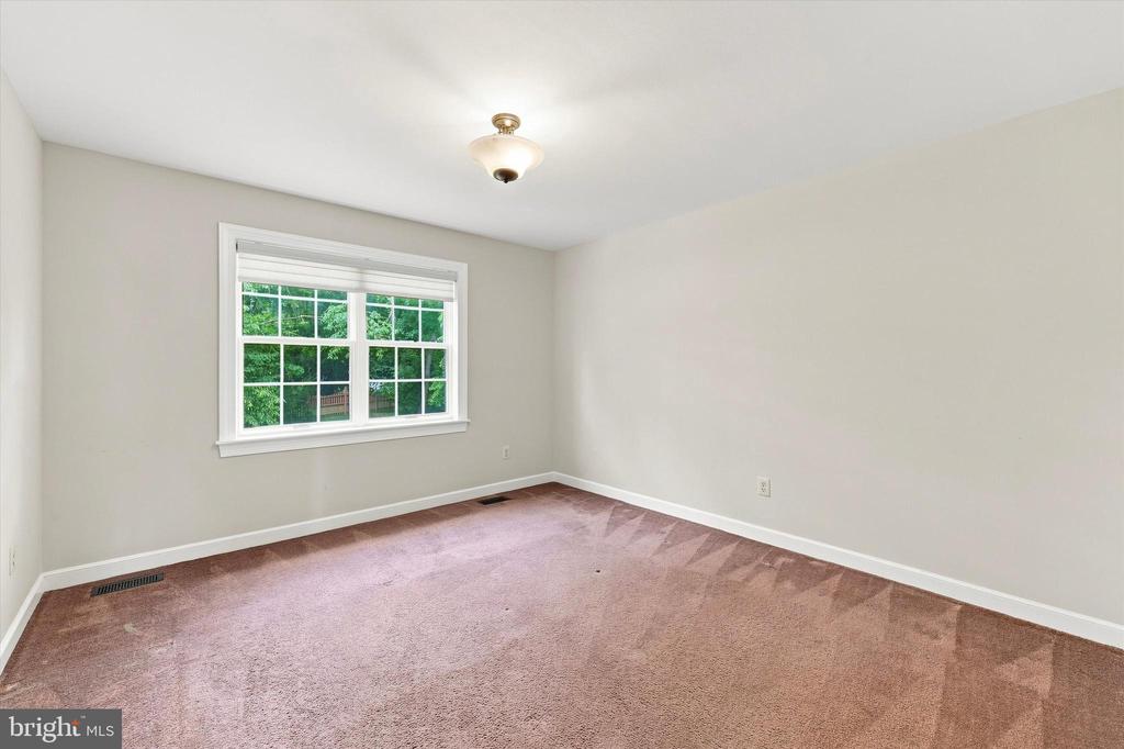 940 ROSEWOOD DRIVE