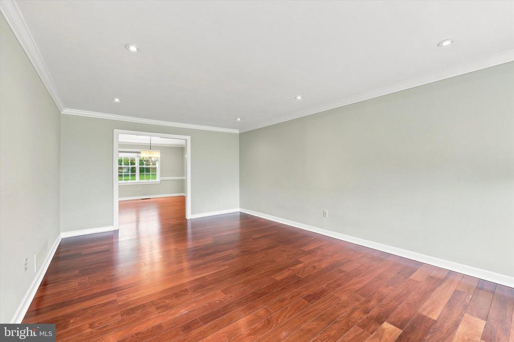 940 ROSEWOOD DRIVE