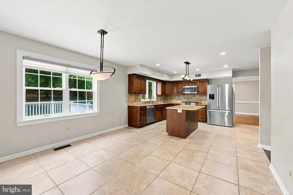 940 ROSEWOOD DRIVE