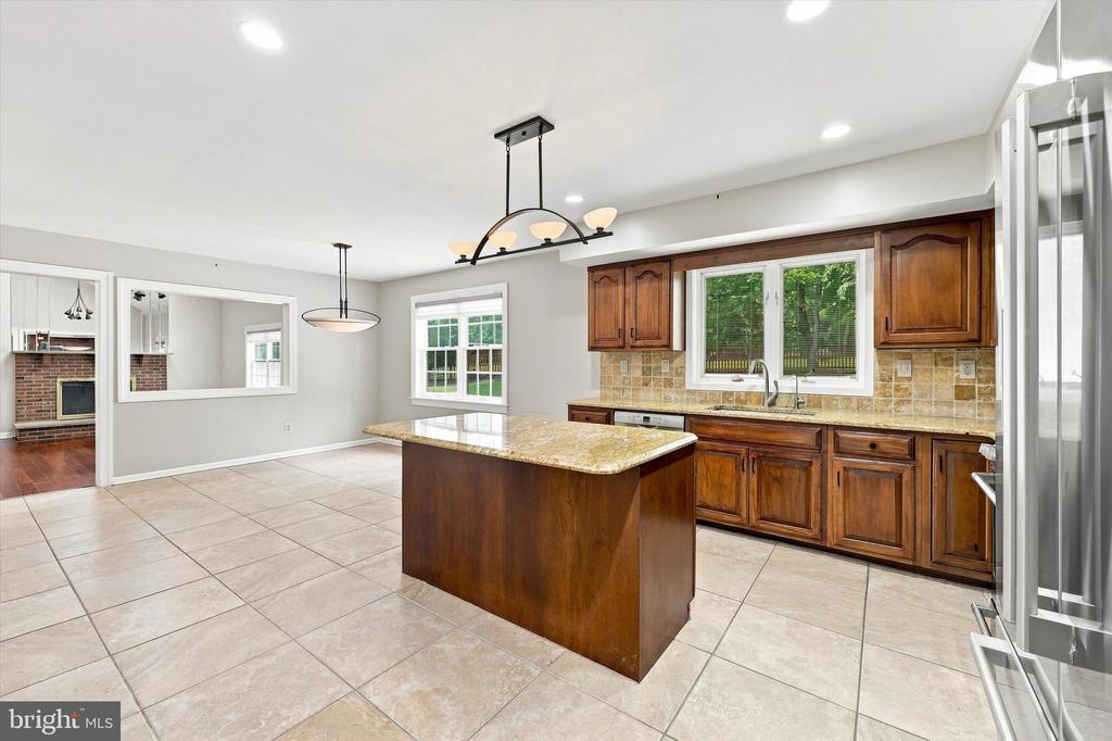 940 ROSEWOOD DRIVE