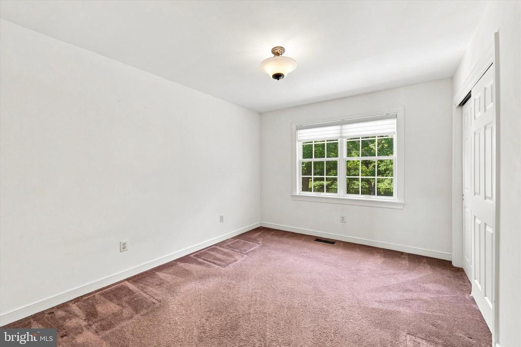 940 ROSEWOOD DRIVE