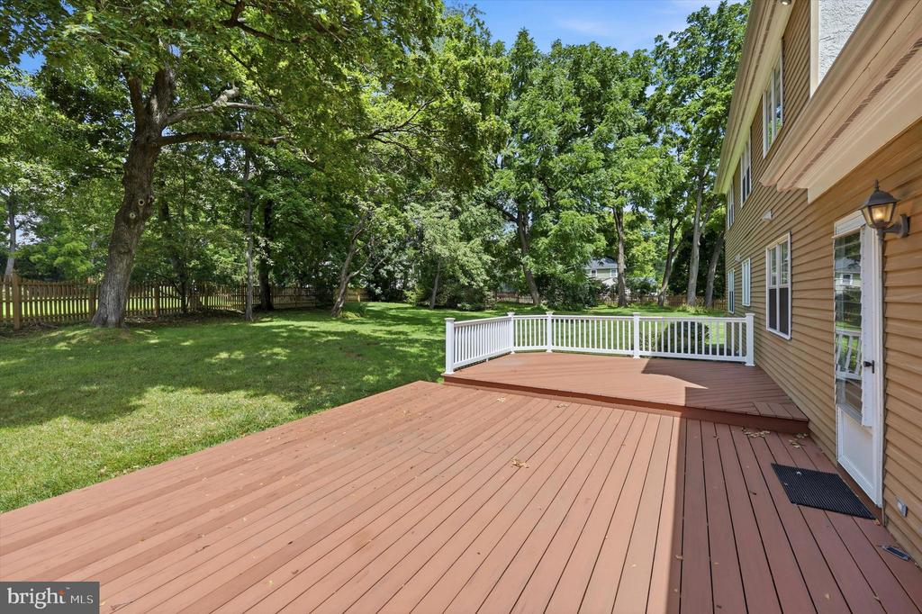 940 ROSEWOOD DRIVE