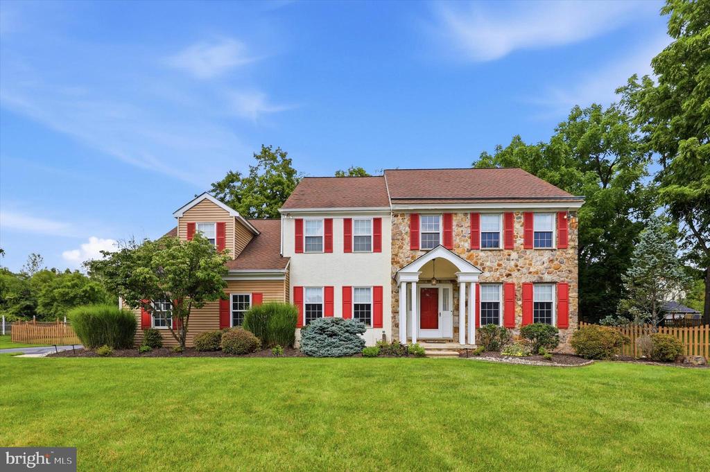 940 ROSEWOOD DRIVE
