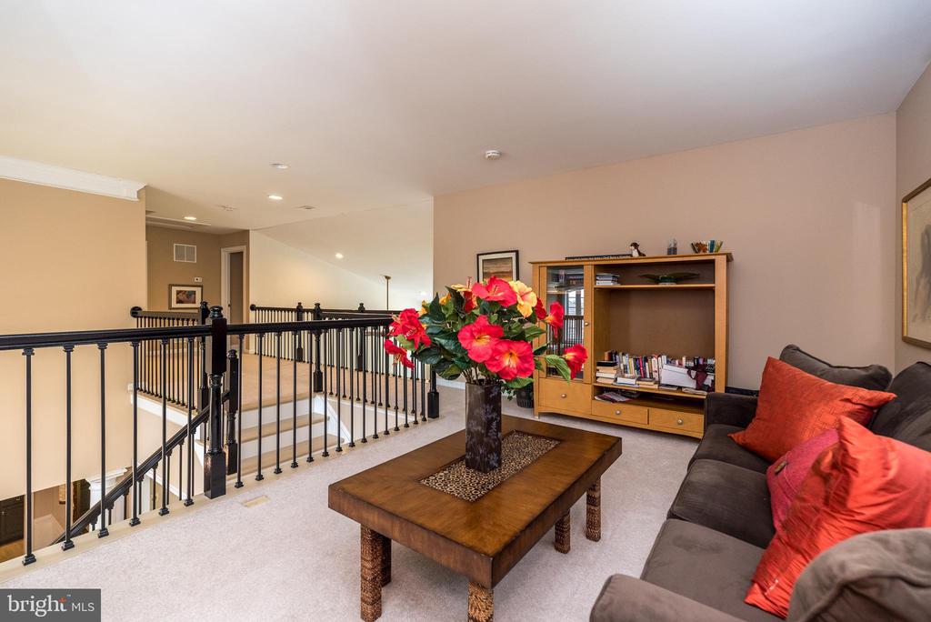 475 PRIMROSE DRIVE