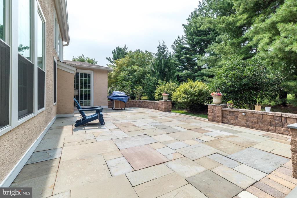475 PRIMROSE DRIVE