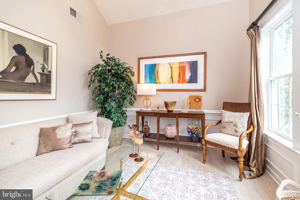 475 PRIMROSE DRIVE