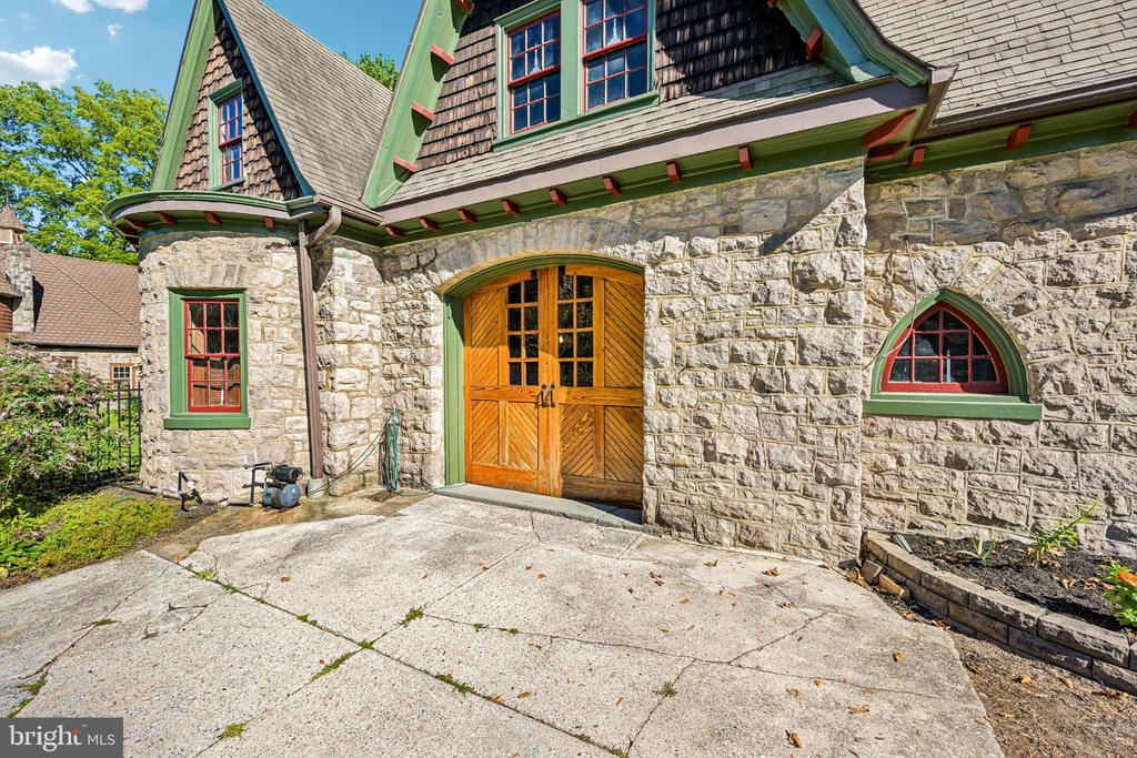 6 LINDENWOLD TERRACE