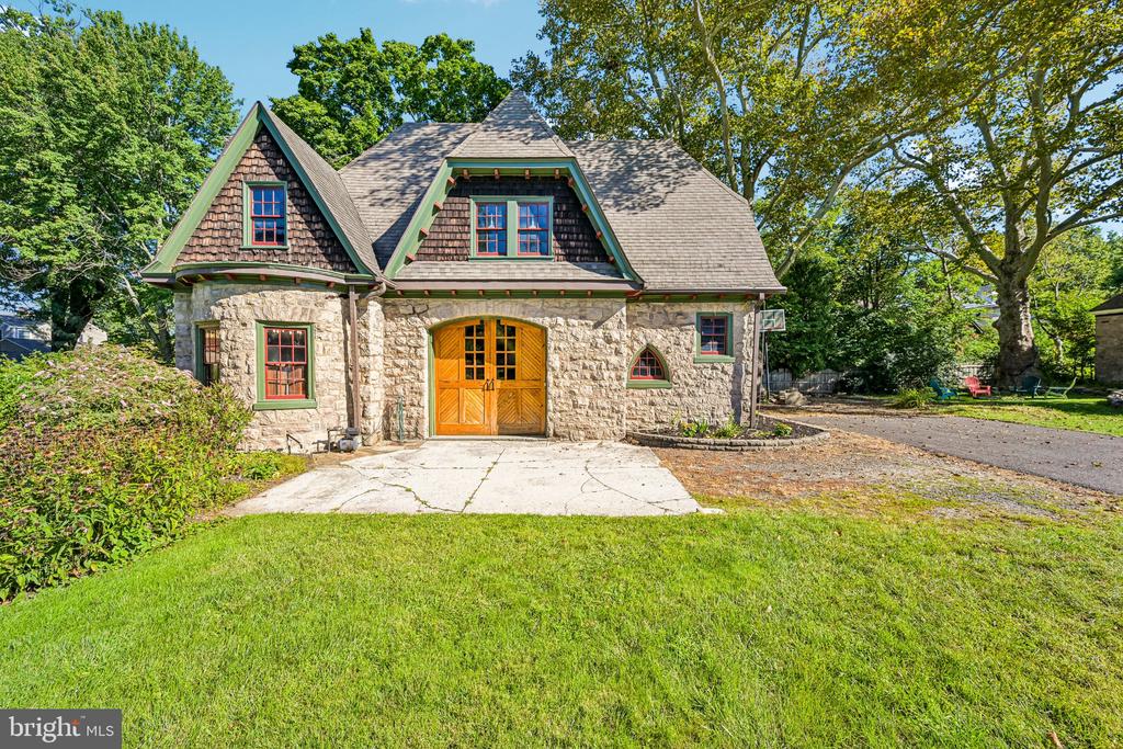 6 LINDENWOLD TERRACE