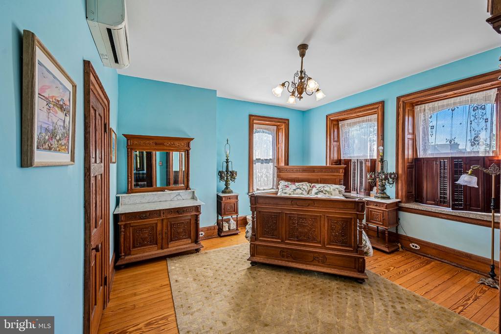 6 LINDENWOLD TERRACE