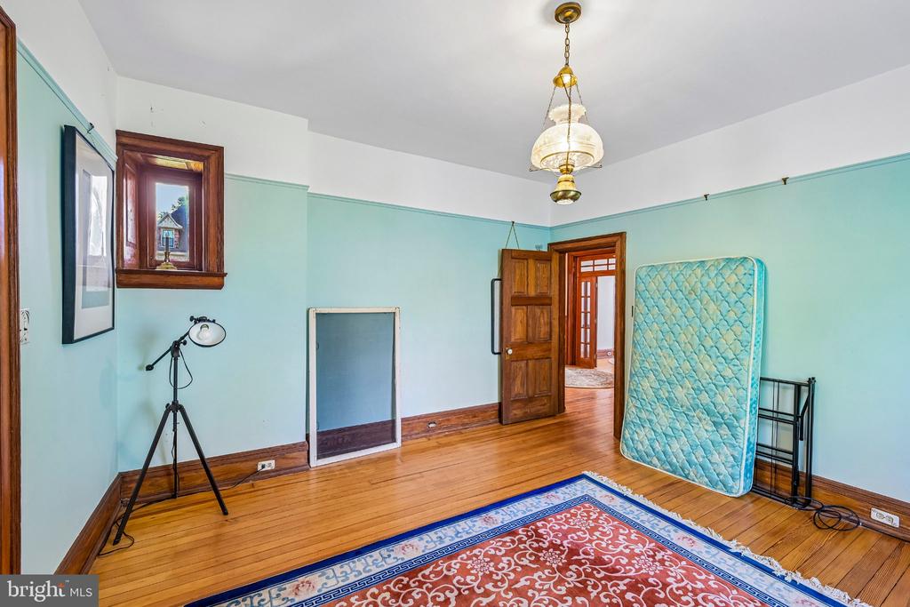 6 LINDENWOLD TERRACE