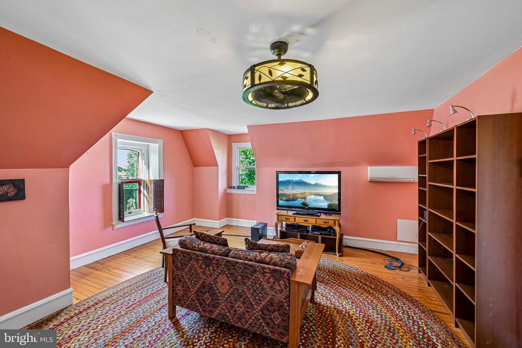 6 LINDENWOLD TERRACE