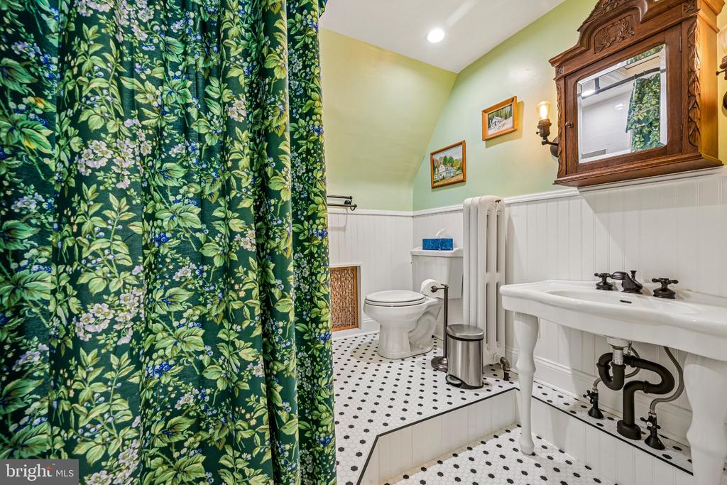6 LINDENWOLD TERRACE