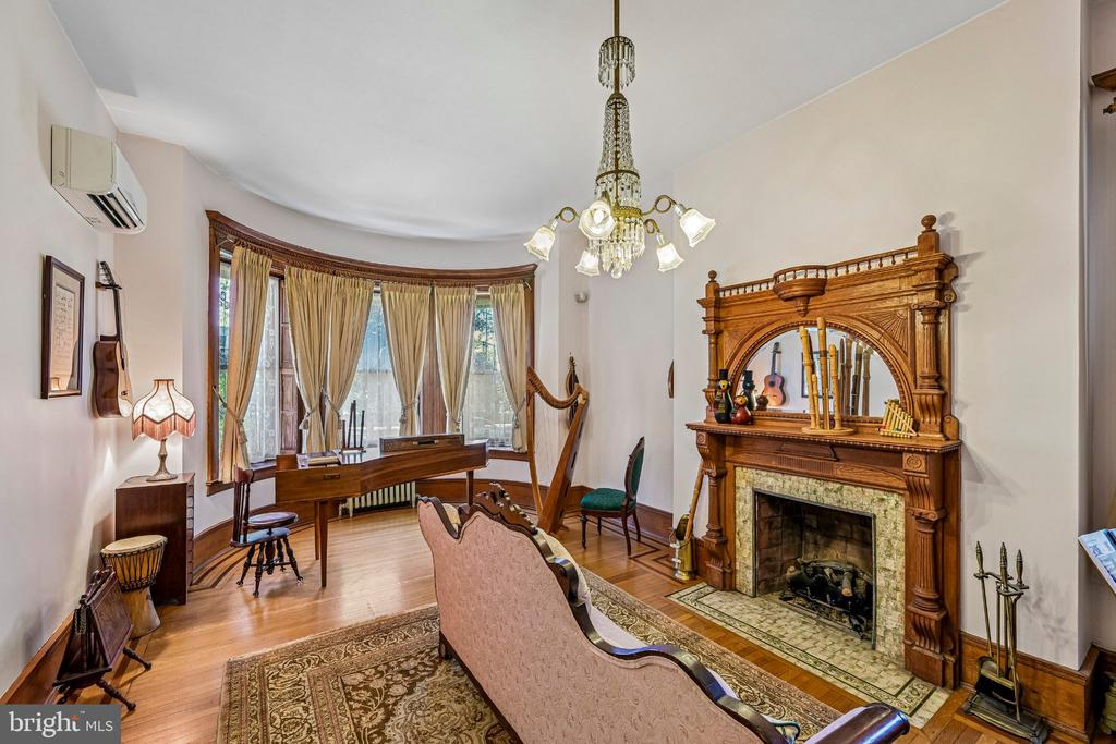 6 LINDENWOLD TERRACE