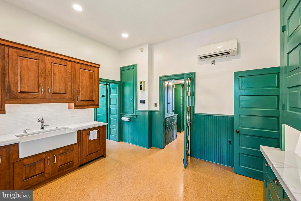 6 LINDENWOLD TERRACE