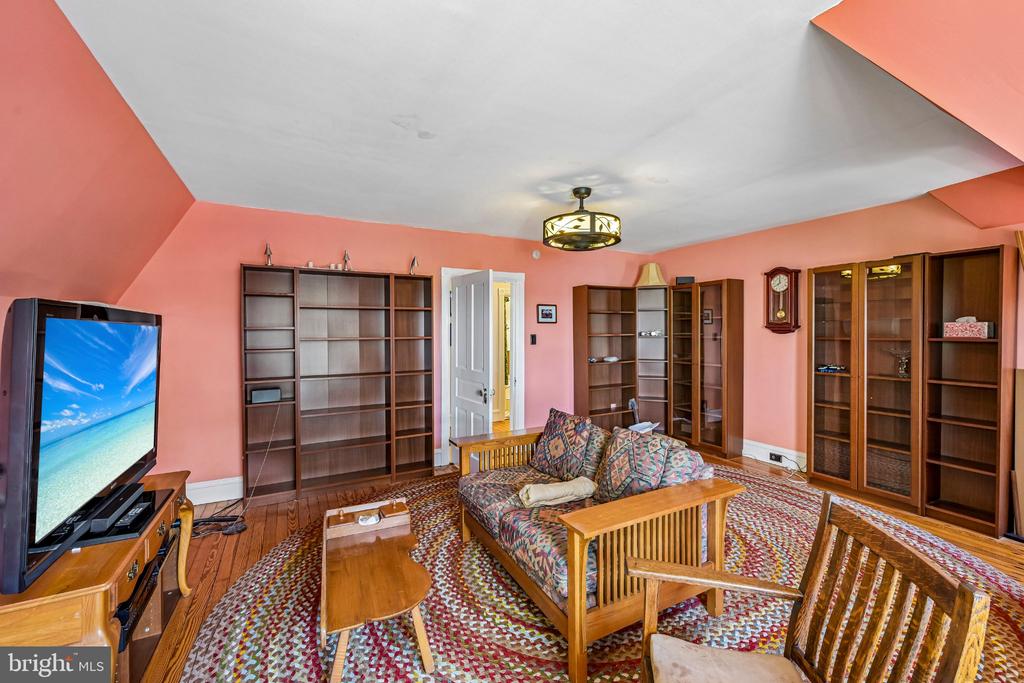 6 LINDENWOLD TERRACE