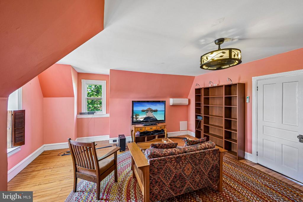 6 LINDENWOLD TERRACE