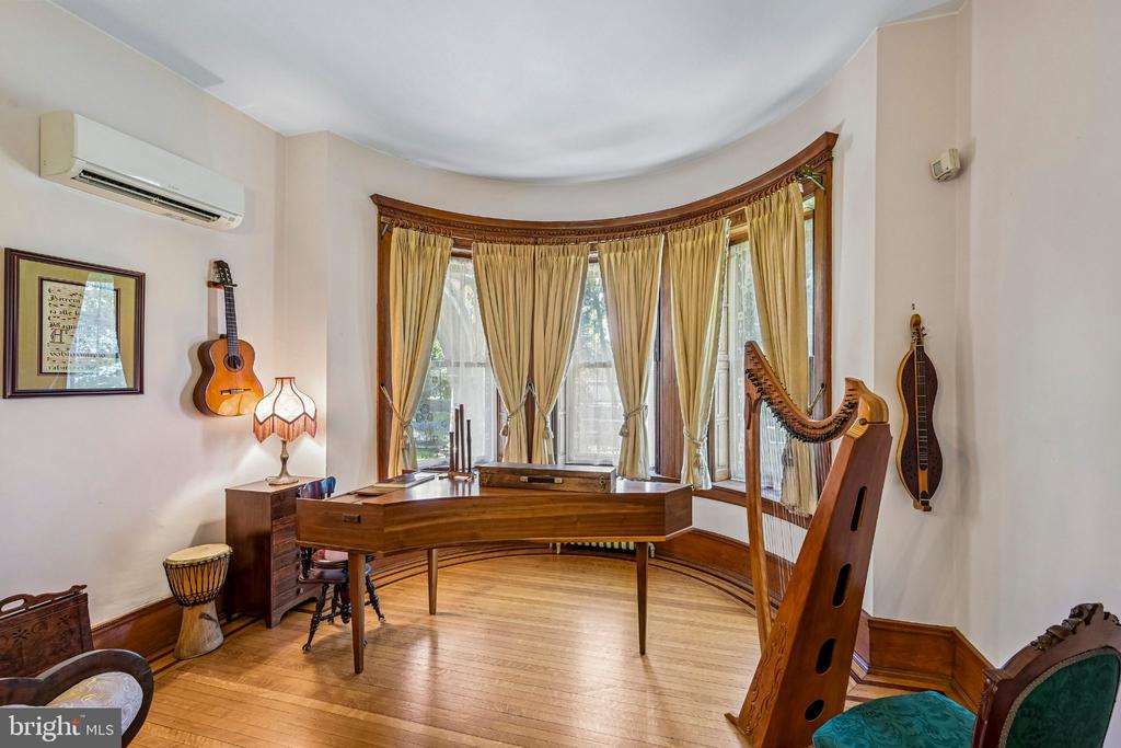 6 LINDENWOLD TERRACE