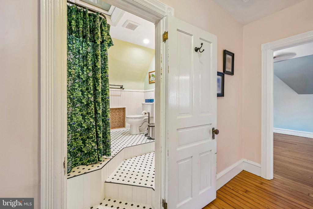 6 LINDENWOLD TERRACE