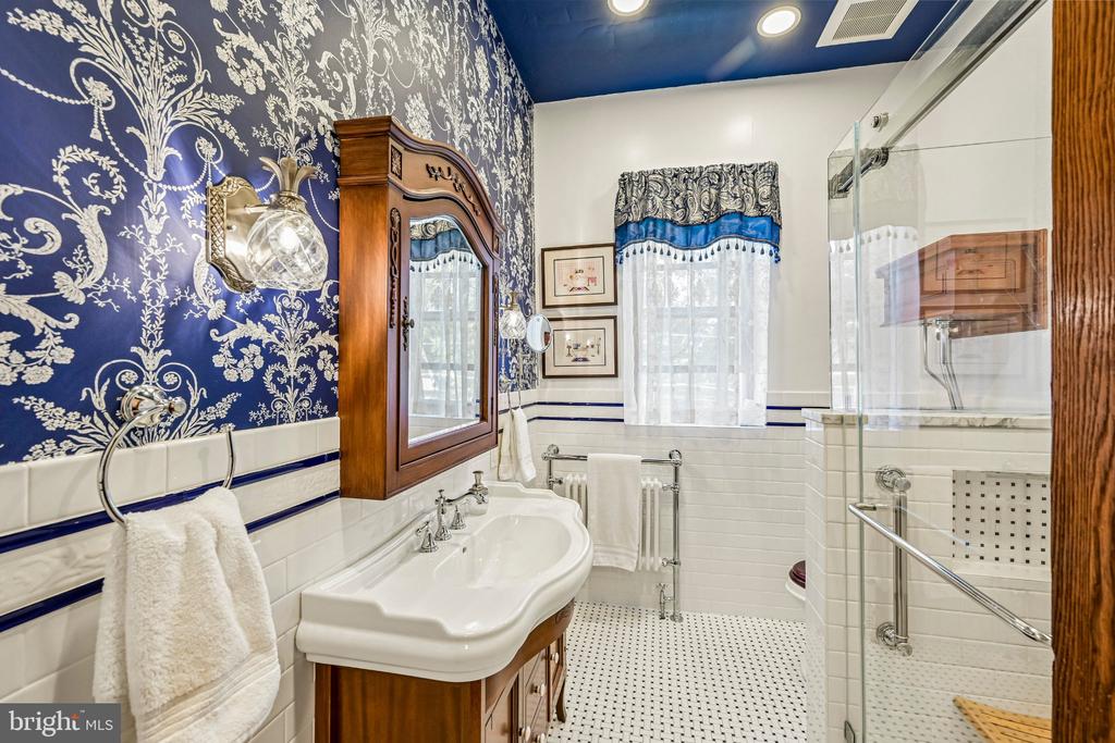 6 LINDENWOLD TERRACE