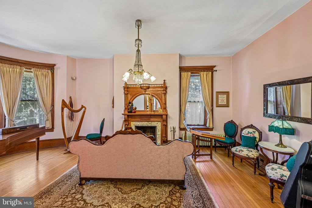 6 LINDENWOLD TERRACE