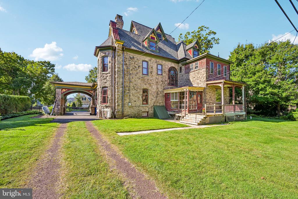 6 LINDENWOLD TERRACE