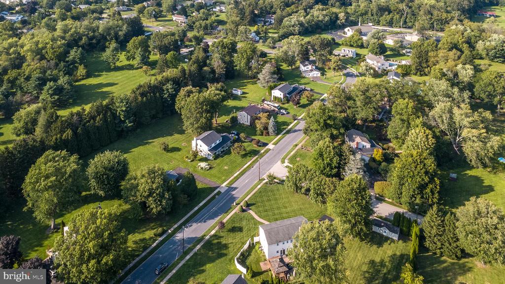 1724 HOWE LANE