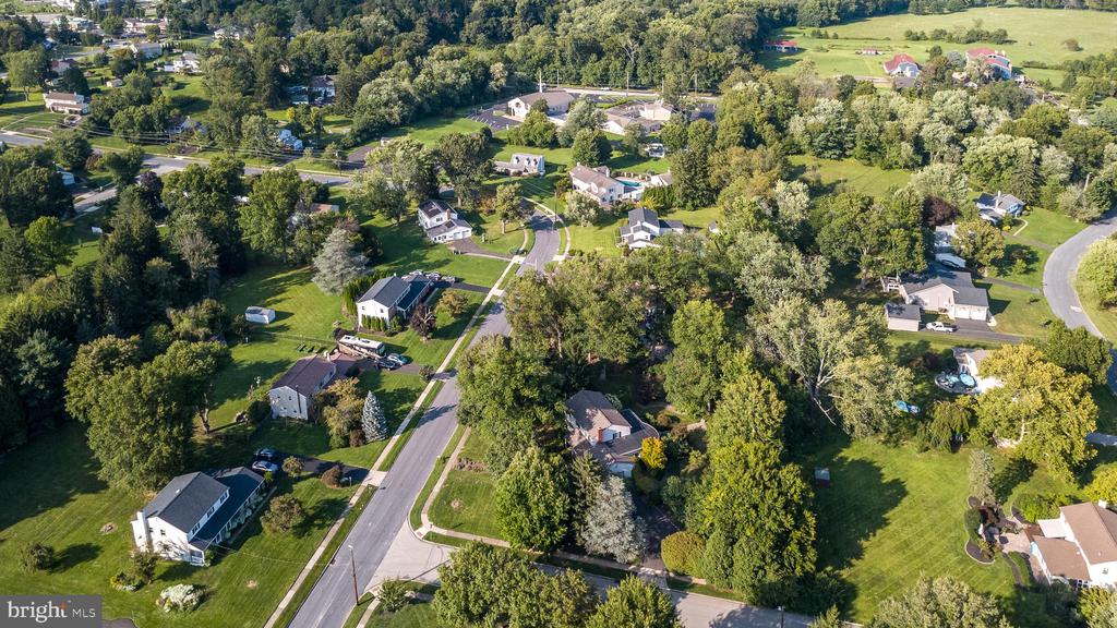 1724 HOWE LANE