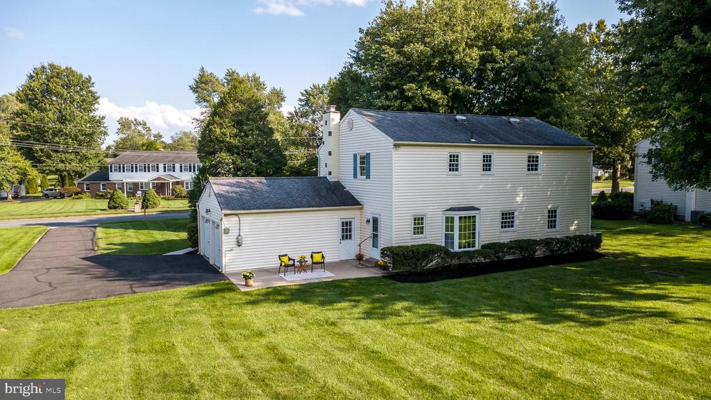 1724 HOWE LANE