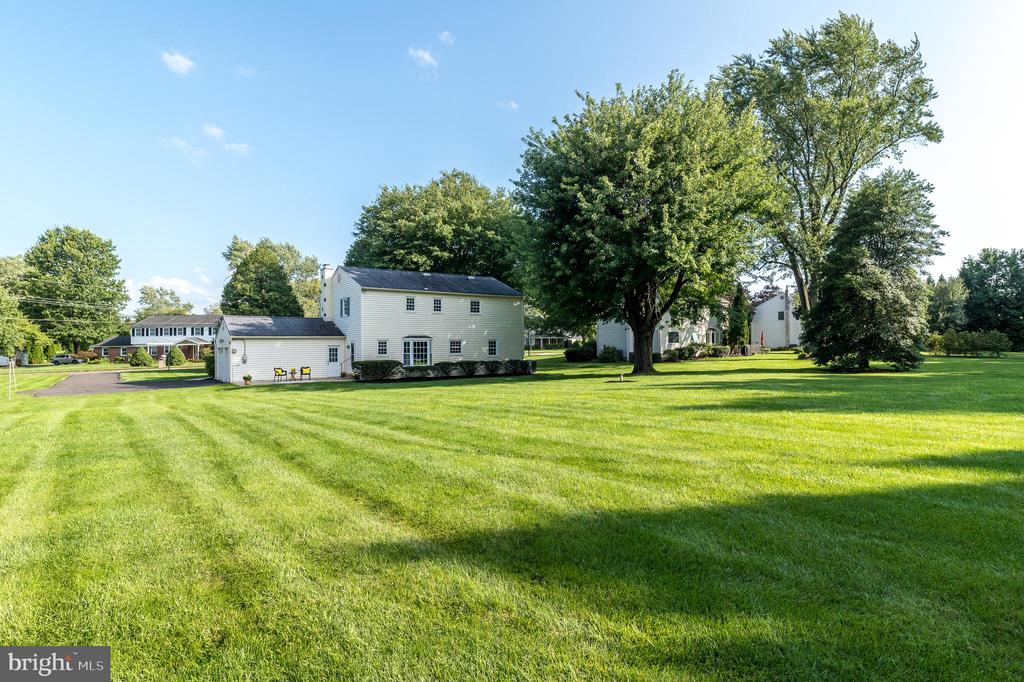 1724 HOWE LANE