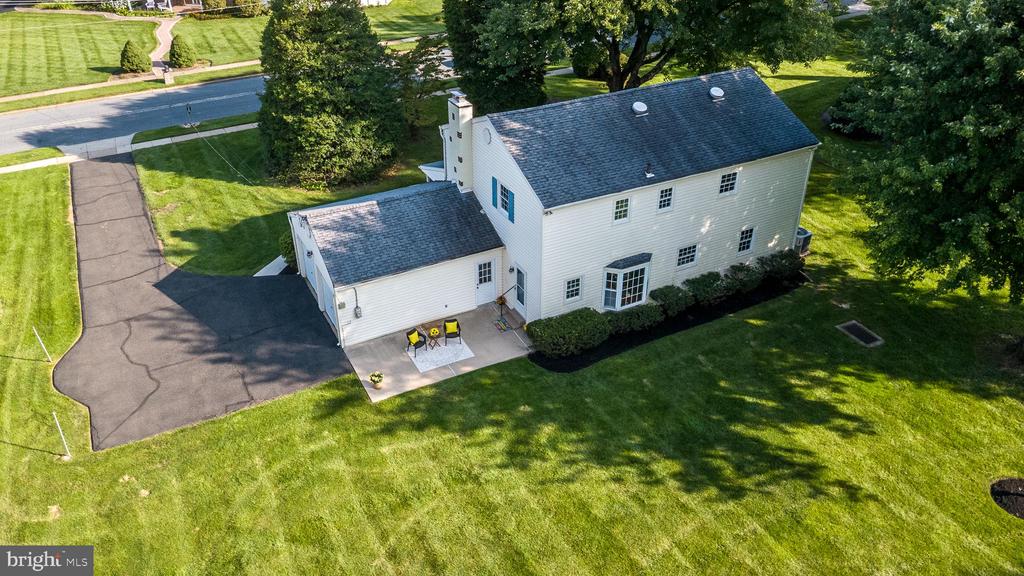 1724 HOWE LANE