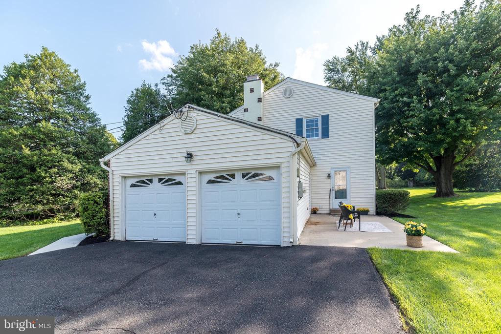 1724 HOWE LANE