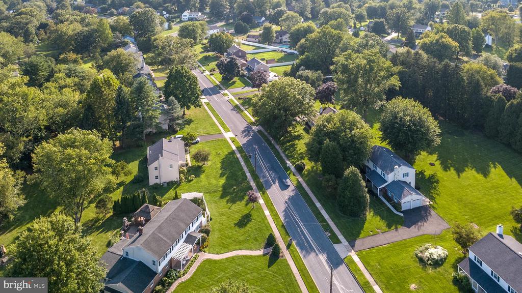 1724 HOWE LANE