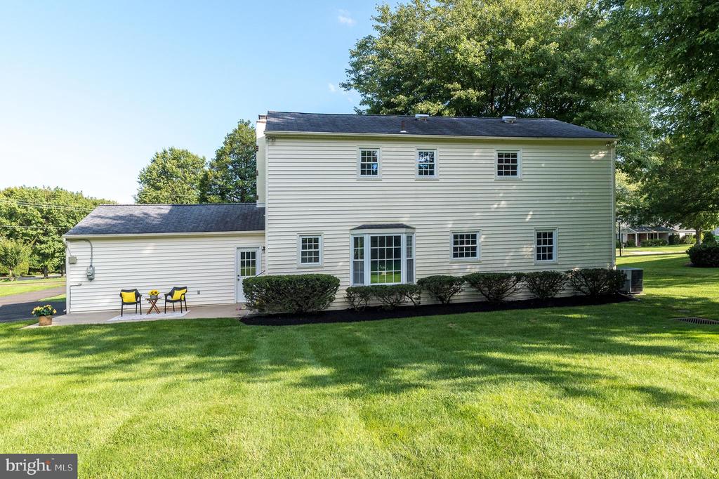 1724 HOWE LANE