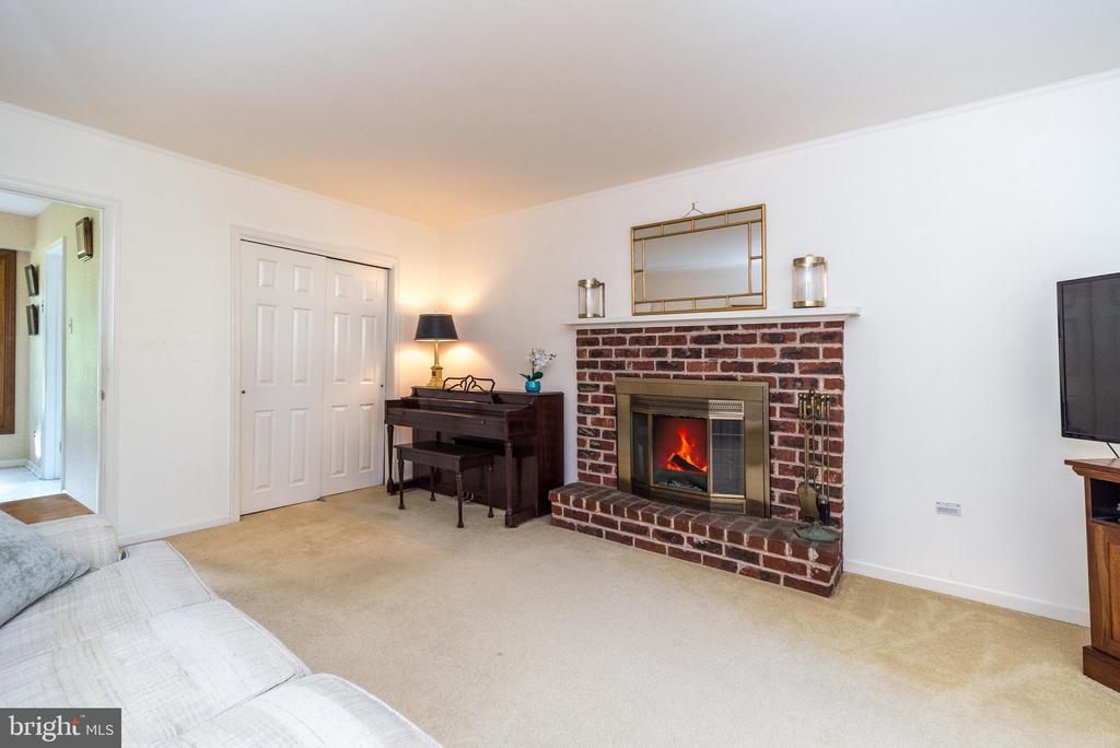 1724 HOWE LANE