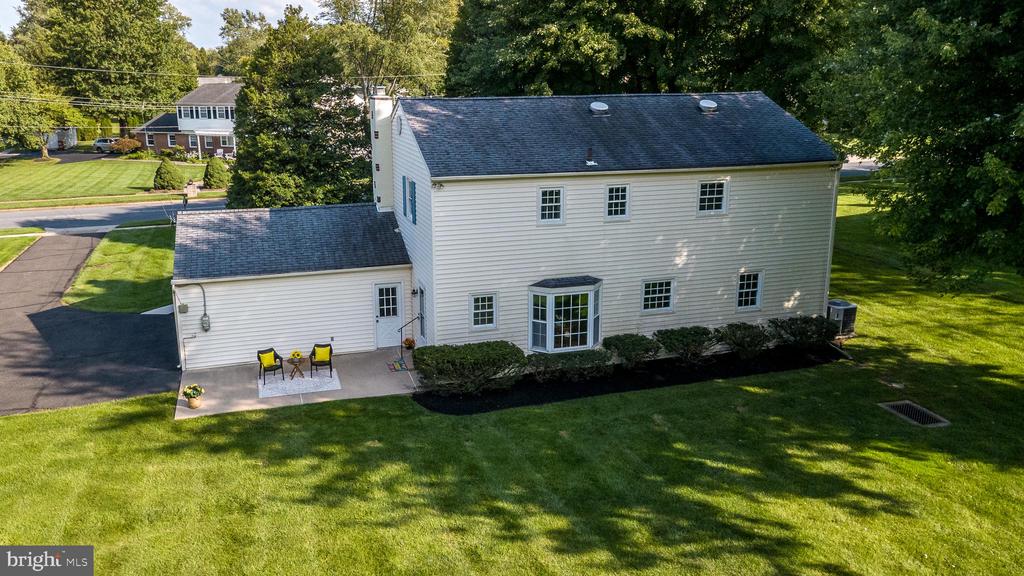 1724 HOWE LANE