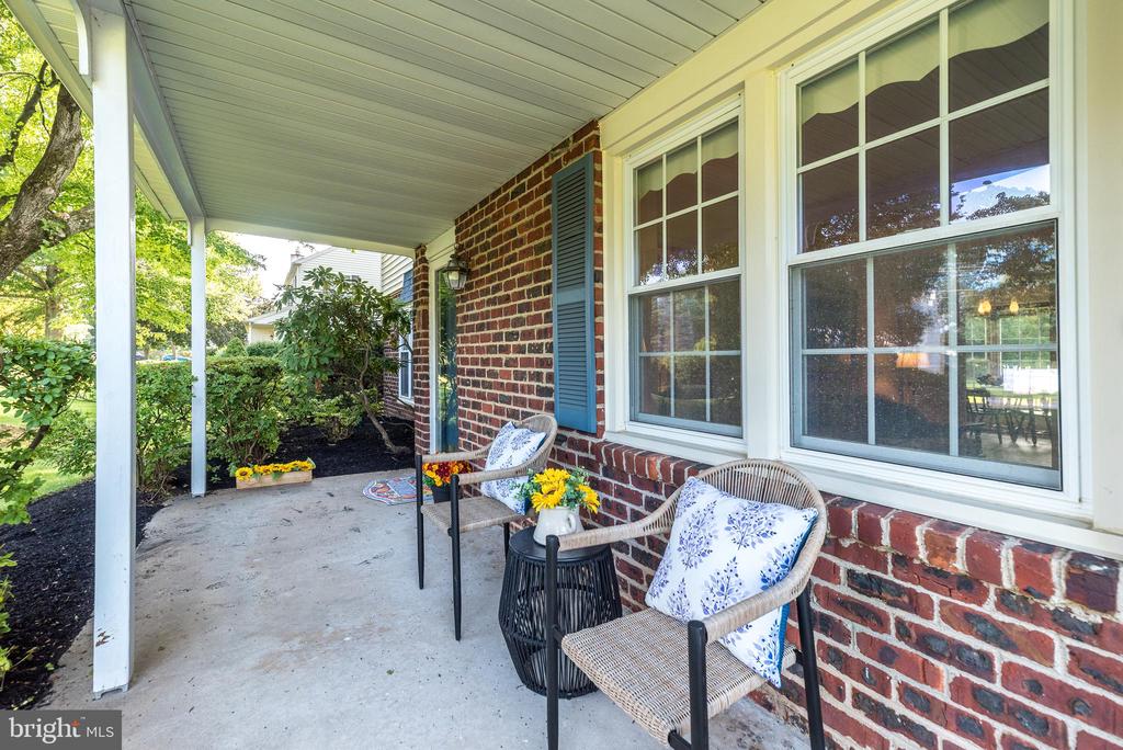 1724 HOWE LANE