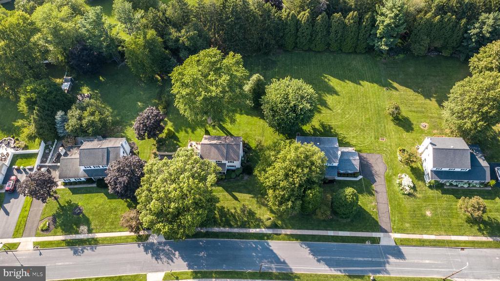 1724 HOWE LANE