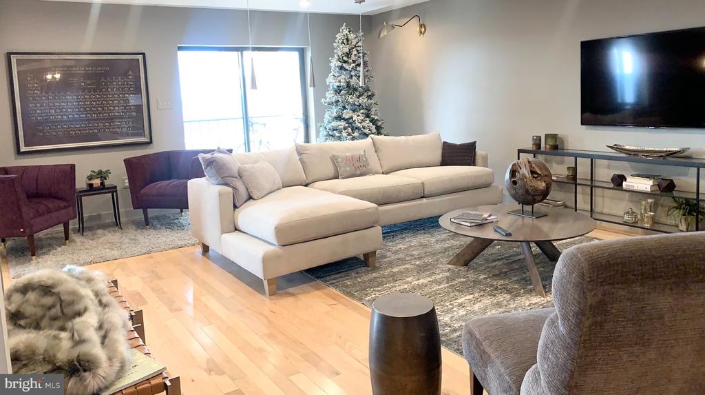 11422 VALLEY FORGE CIRCLE Unit: 14V