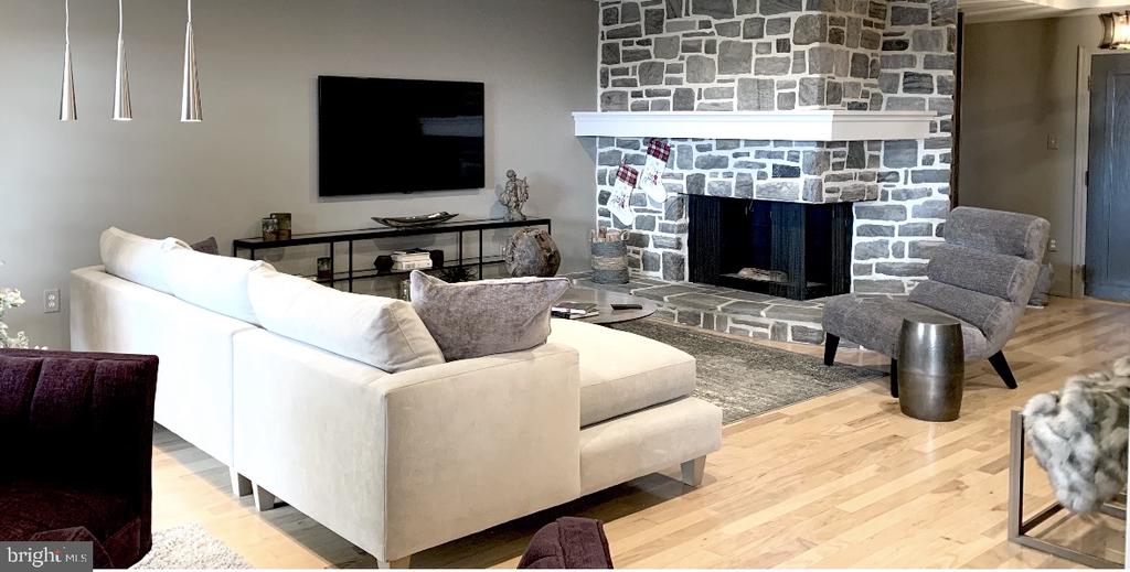 11422 VALLEY FORGE CIRCLE Unit: 14V