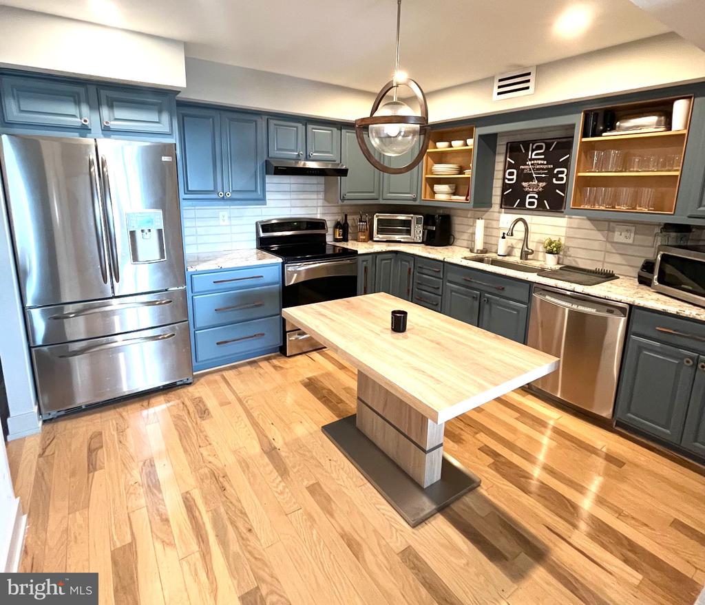 11422 VALLEY FORGE CIRCLE Unit: 14V