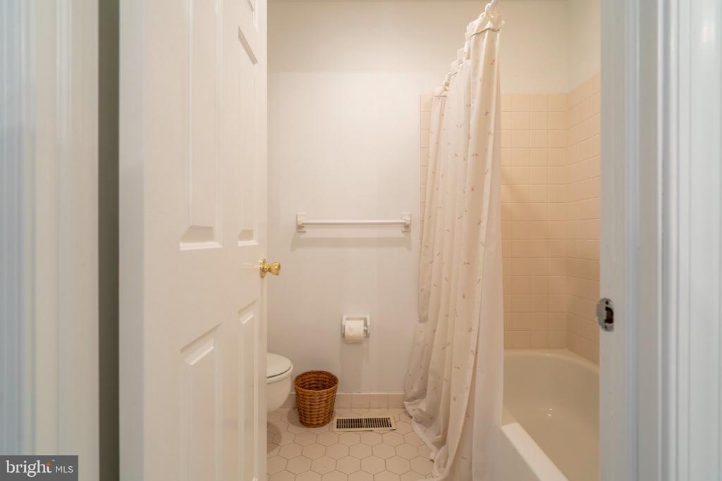 23 HIGHGATE LANE Unit:           