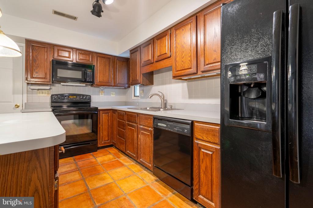 23 HIGHGATE LANE Unit:           