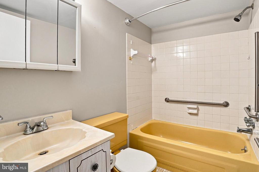 137 WOODSTREAM DRIVE Unit: 137