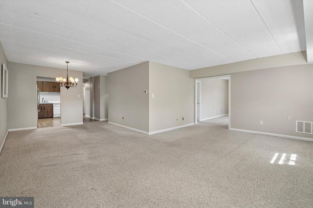 137 WOODSTREAM DRIVE Unit: 137